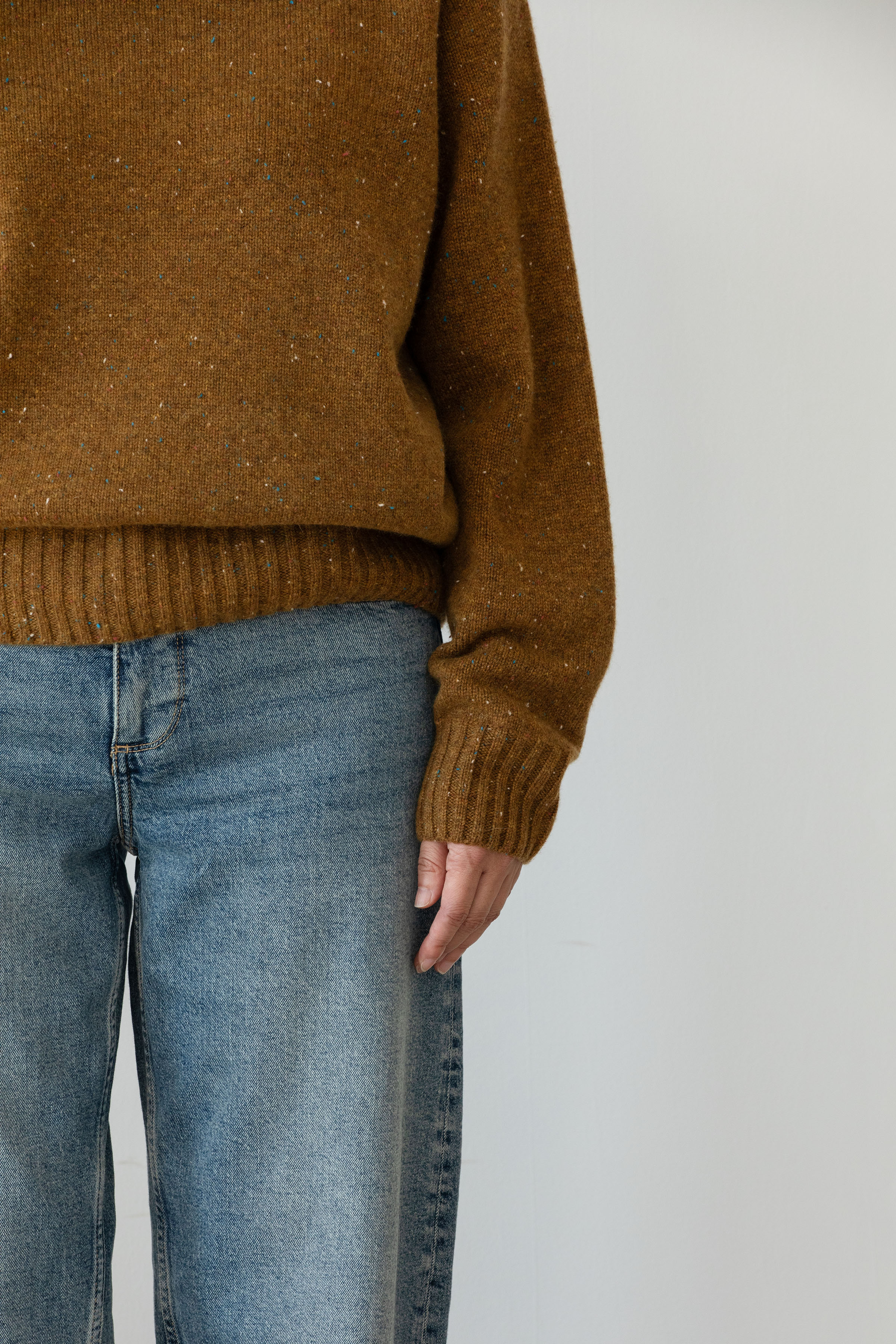 小金象 山羊绒100% 女8针3根纱无缝一体成型圆领马鞍肩长袖套头衫