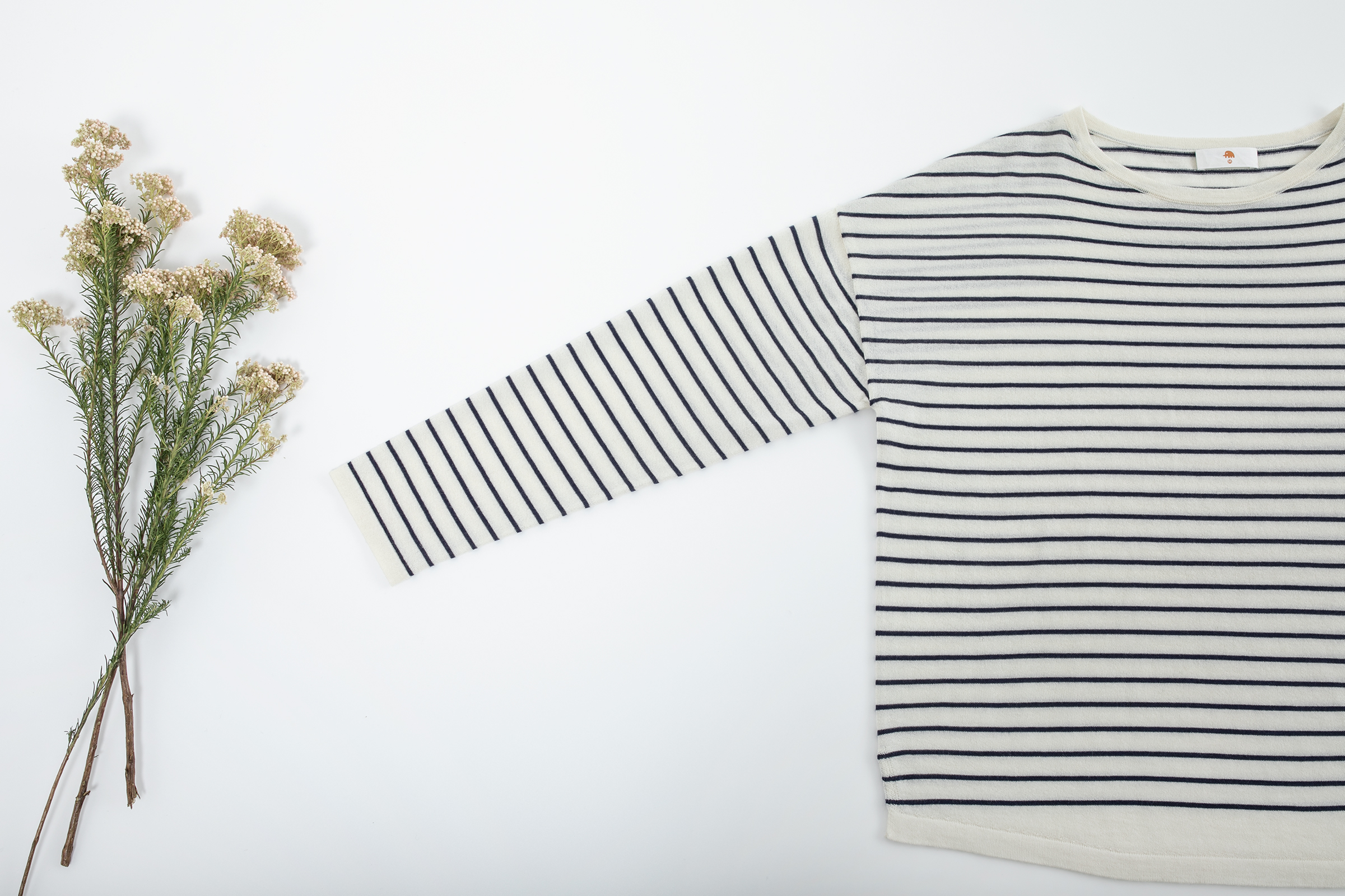 小金象 山羊绒70% 真丝30% -和诗一样温柔2022春夏宽松超薄条纹衫