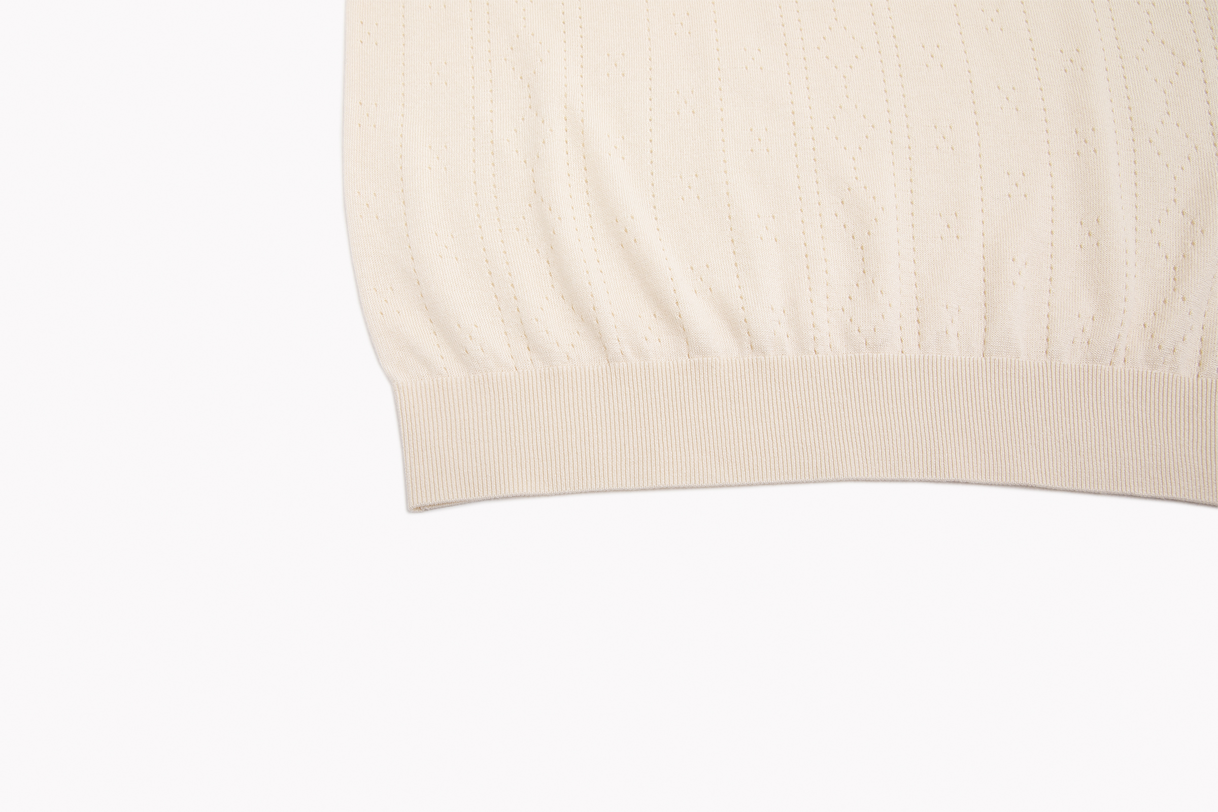 小金象 真丝85% 山羊绒15% -春夏复古镂空花纹水滴扣泡泡袖短袖衫