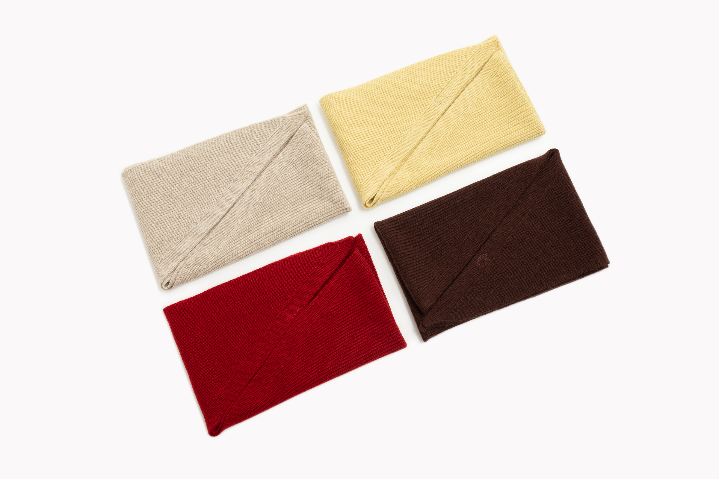 小金象 BABY CASHMERE 100% - 俏皮复古 100% 小山羊绒三角围巾