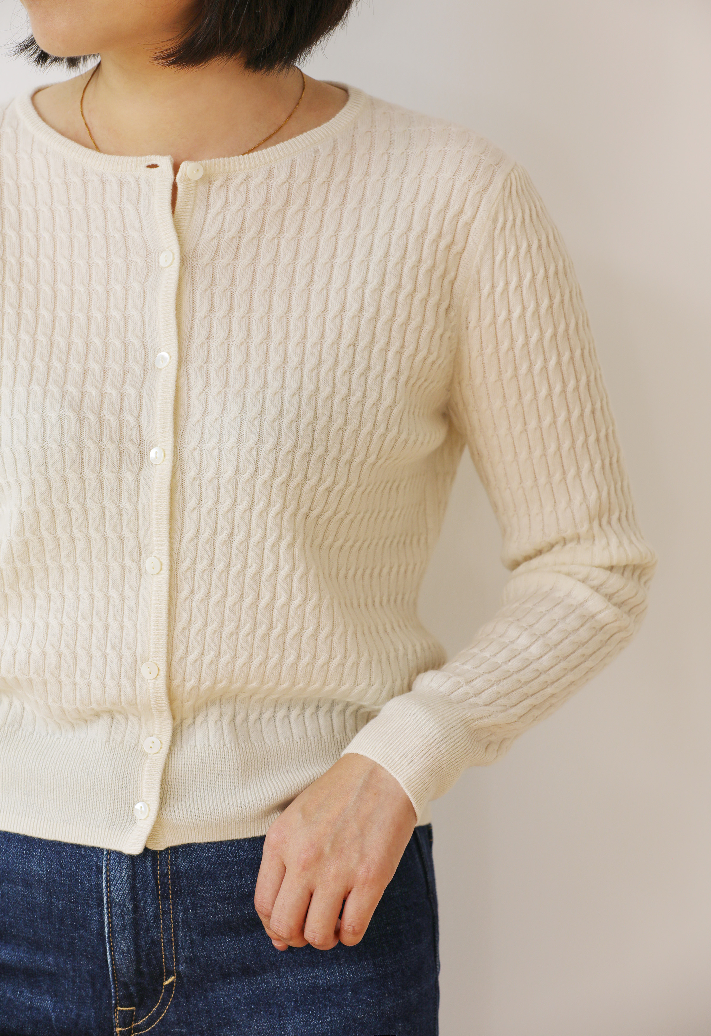 小金象 山羊绒 100% 女14针2/36支薄款圆领全麻花短款长袖开衫