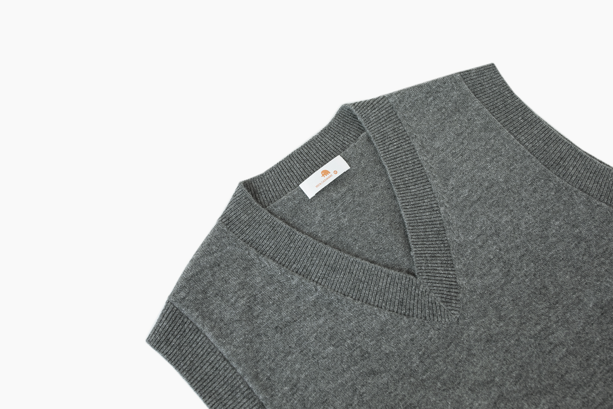 小金象 山羊绒100% 女36支中厚小V领短款针织无袖背心马甲 康赛妮