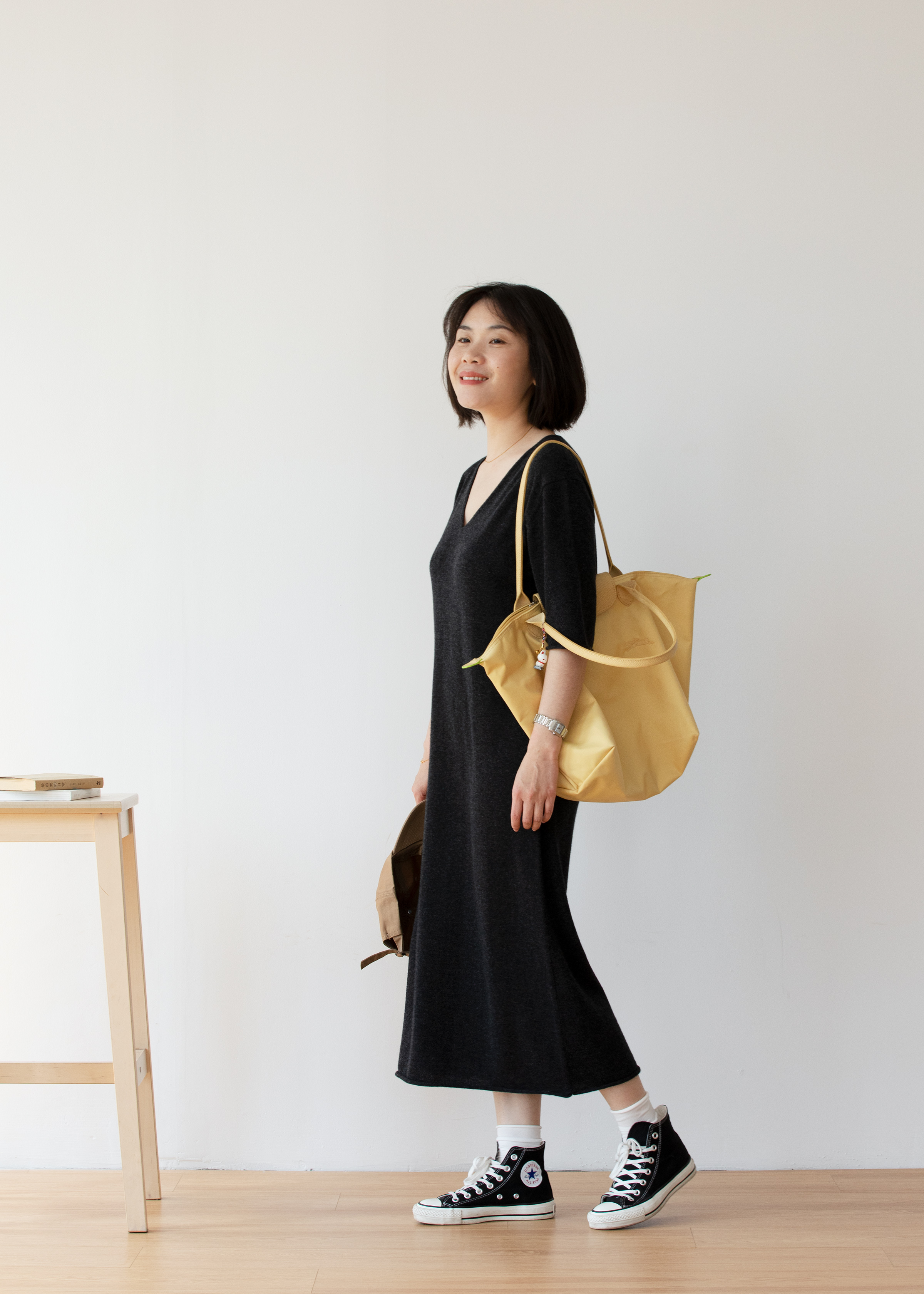 小金象 山羊绒100% 女春秋36支轻薄针织V领半袖宽松通勤连衣长裙