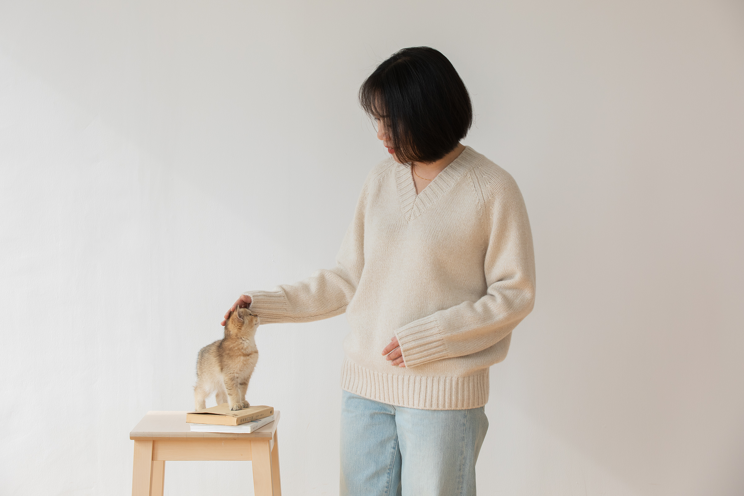 小金象 山羊绒100% 女加厚3针6股26支花纱V领宽松插肩袖套头衫