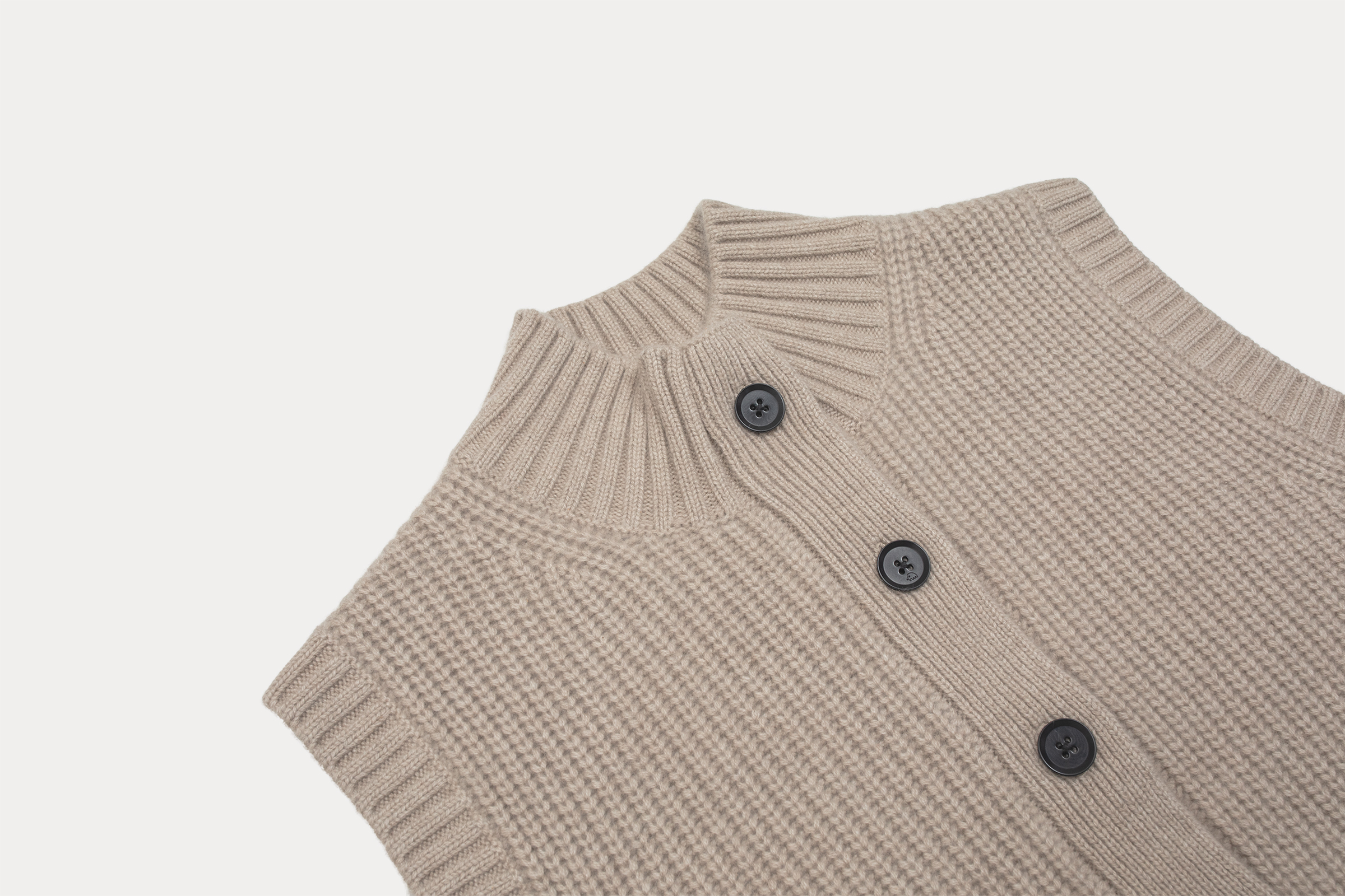 小金象 山羊绒100% 女5针4根纱加厚保暖半高领短款纽扣背心开衫