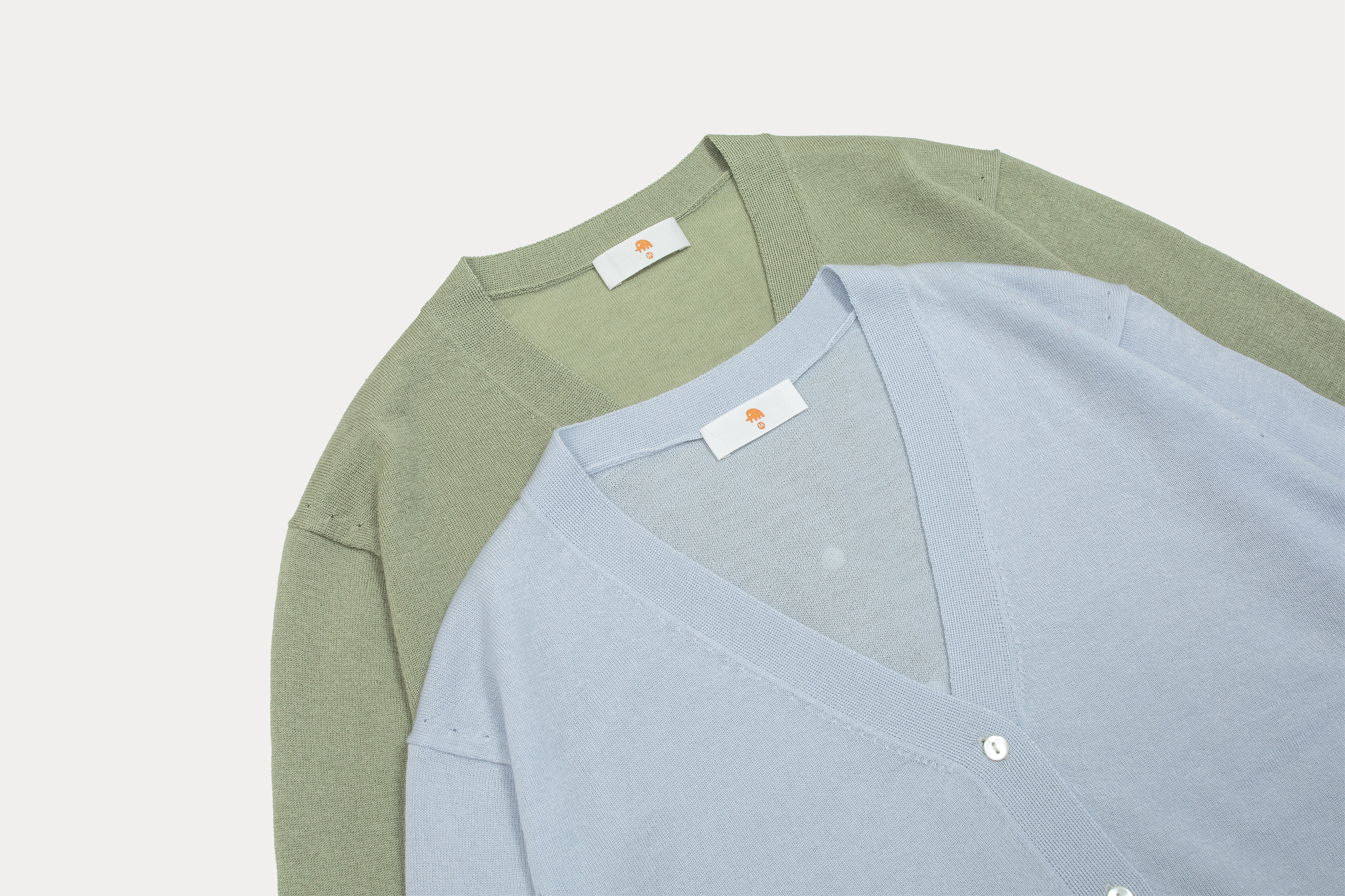 小金象 山羊绒70%真丝30%女春秋温润典雅轻薄基础短款V领长袖开衫