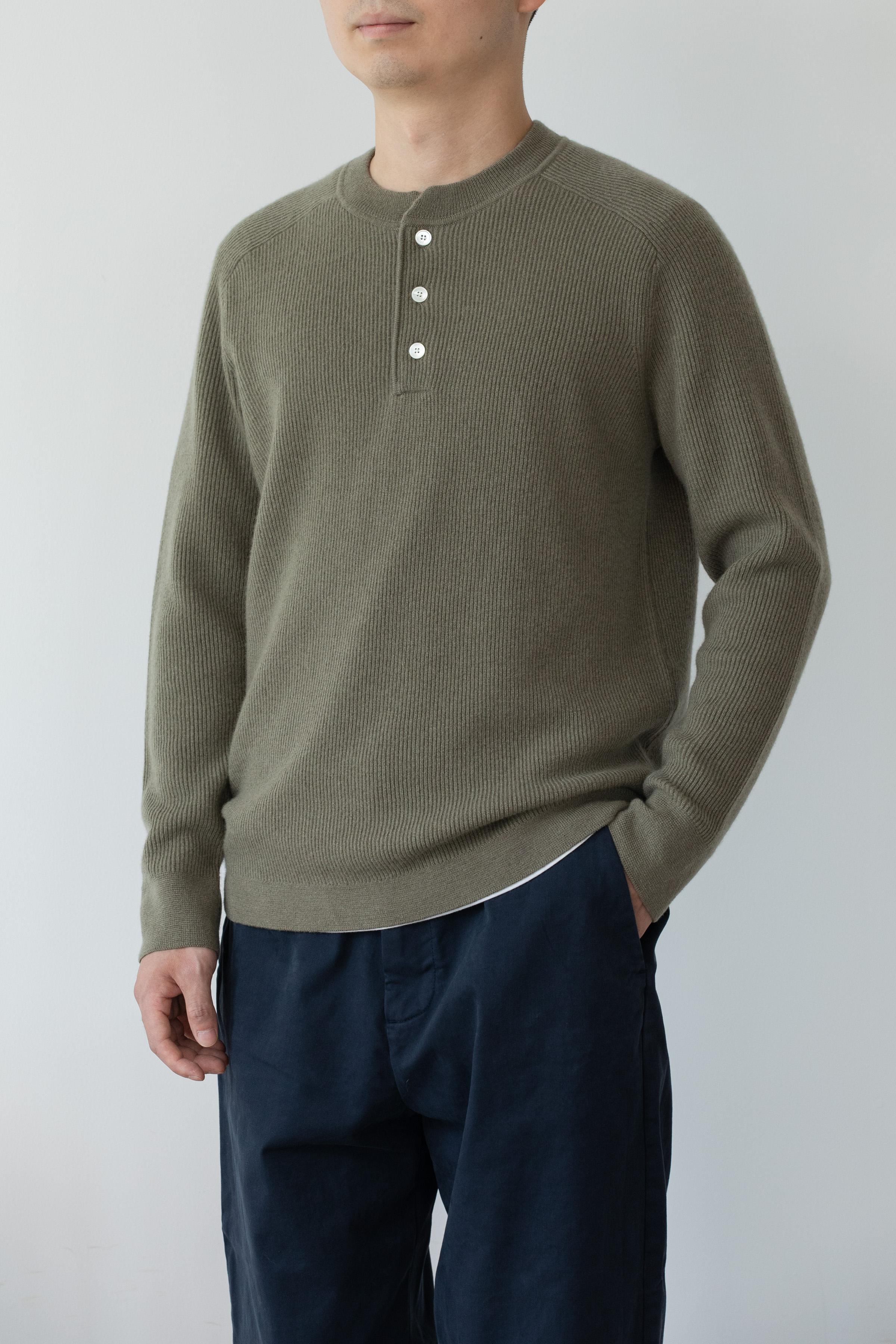 小金象 山羊绒100% 男14针36支中厚双元宝马鞍肩亨利领长袖套头衫