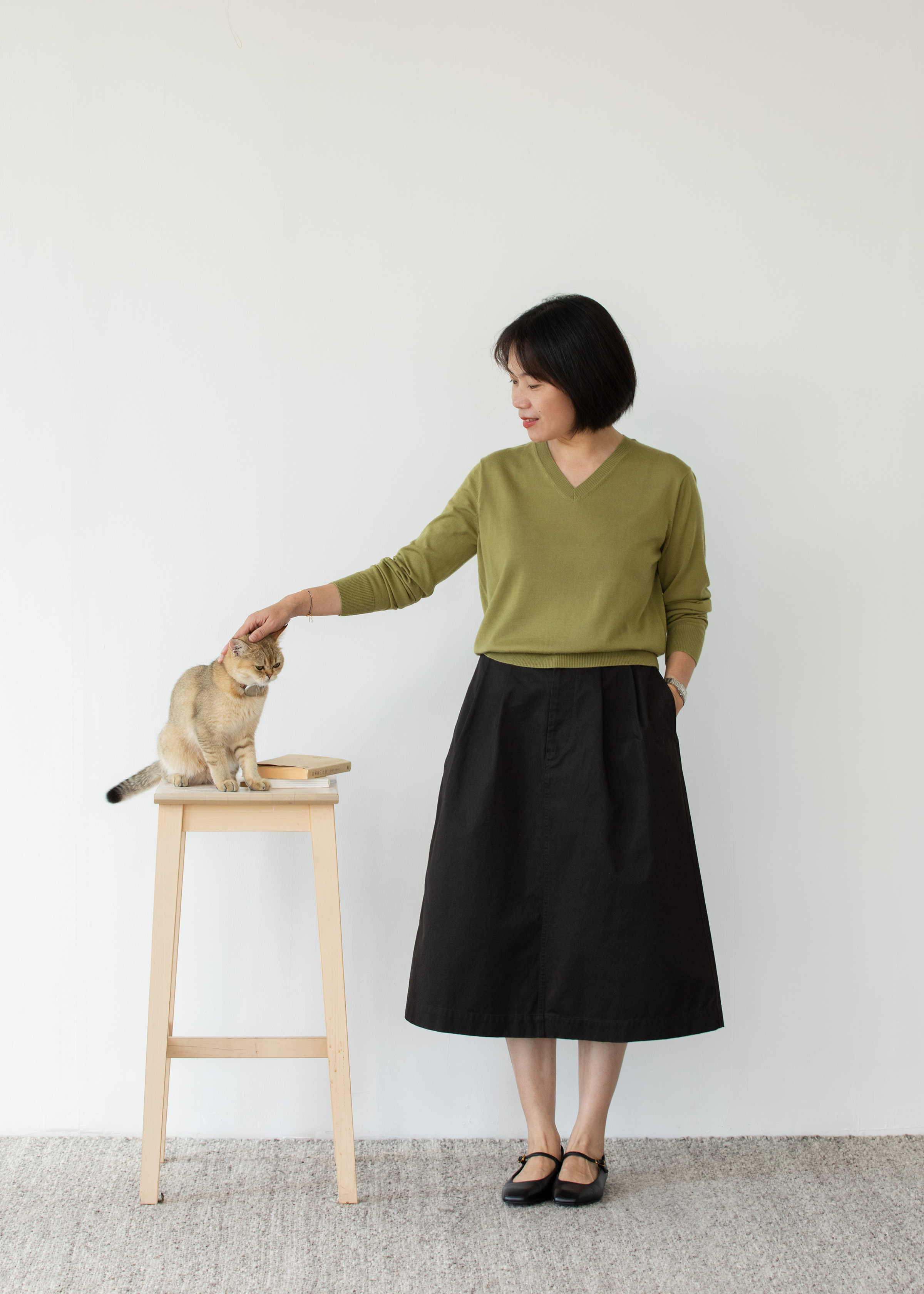 小金象 山羊绒100% 精纺3/68支女轻薄基础通勤V领短款长袖套头衫