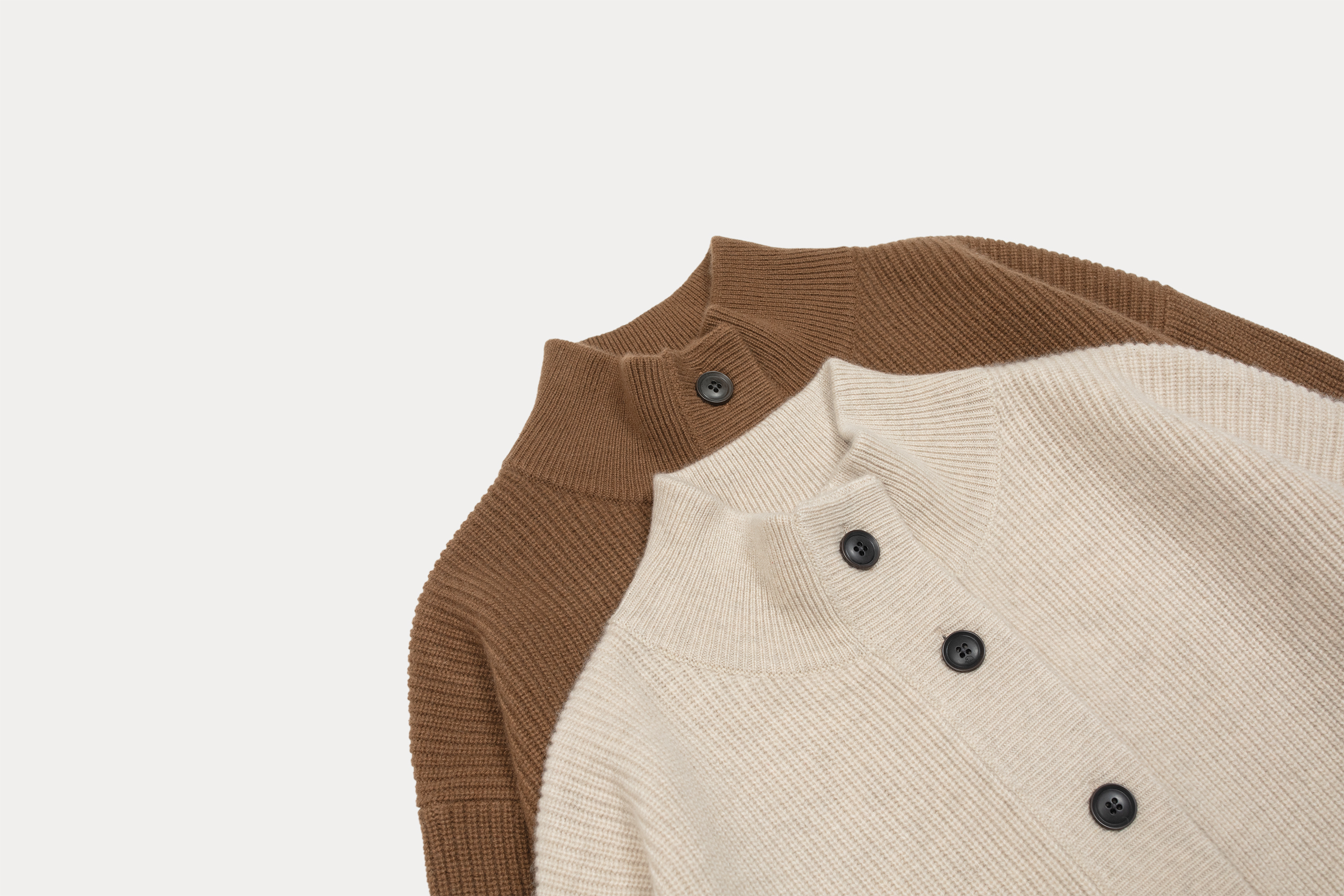 小金象 山羊绒100% 女9针单元宝短款宽松半高领落肩长袖纽扣开衫