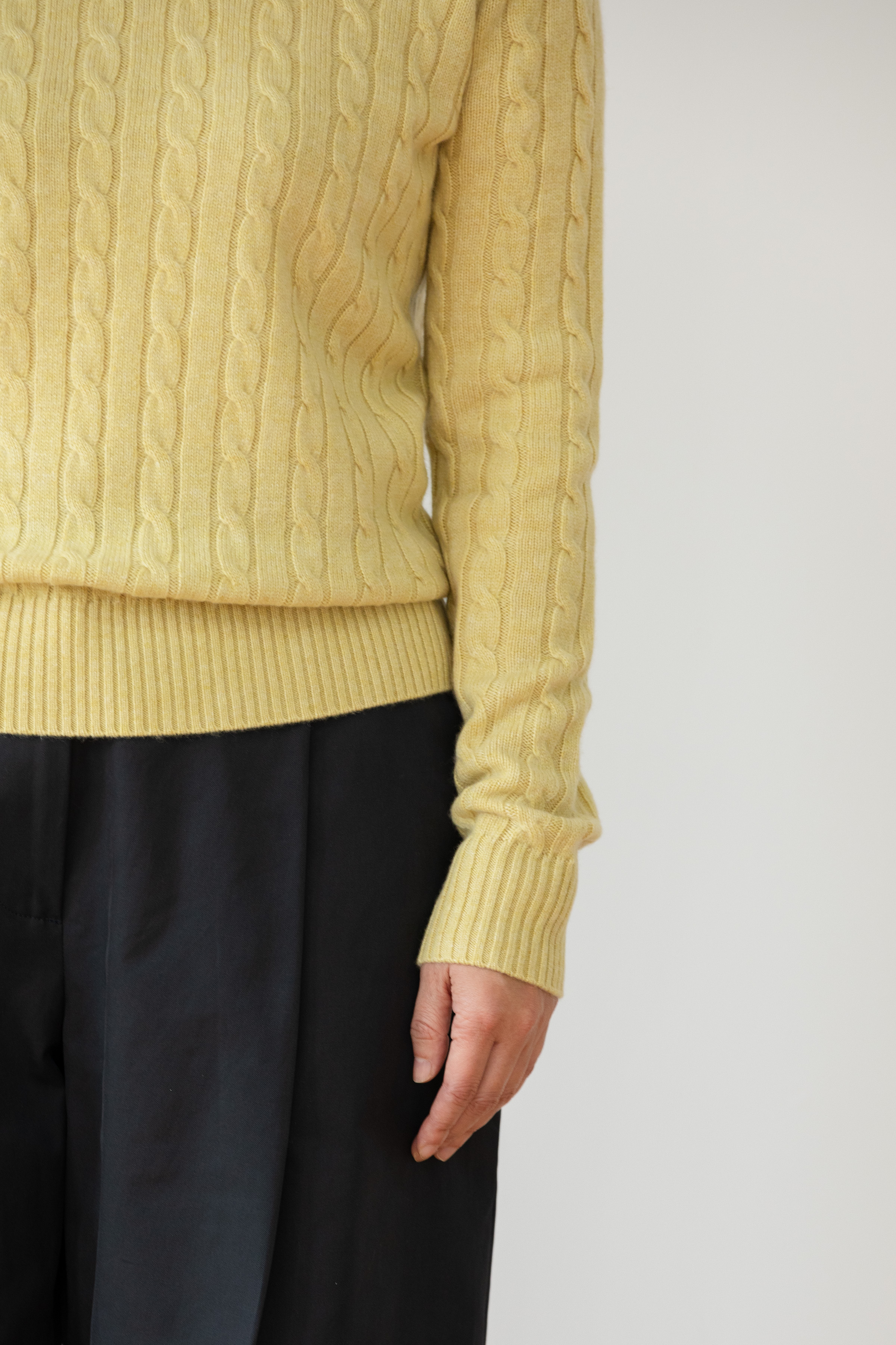 小金象 山羊绒100% 温暖纯粹 女9针修身经典麻花圆领套头衫康赛妮