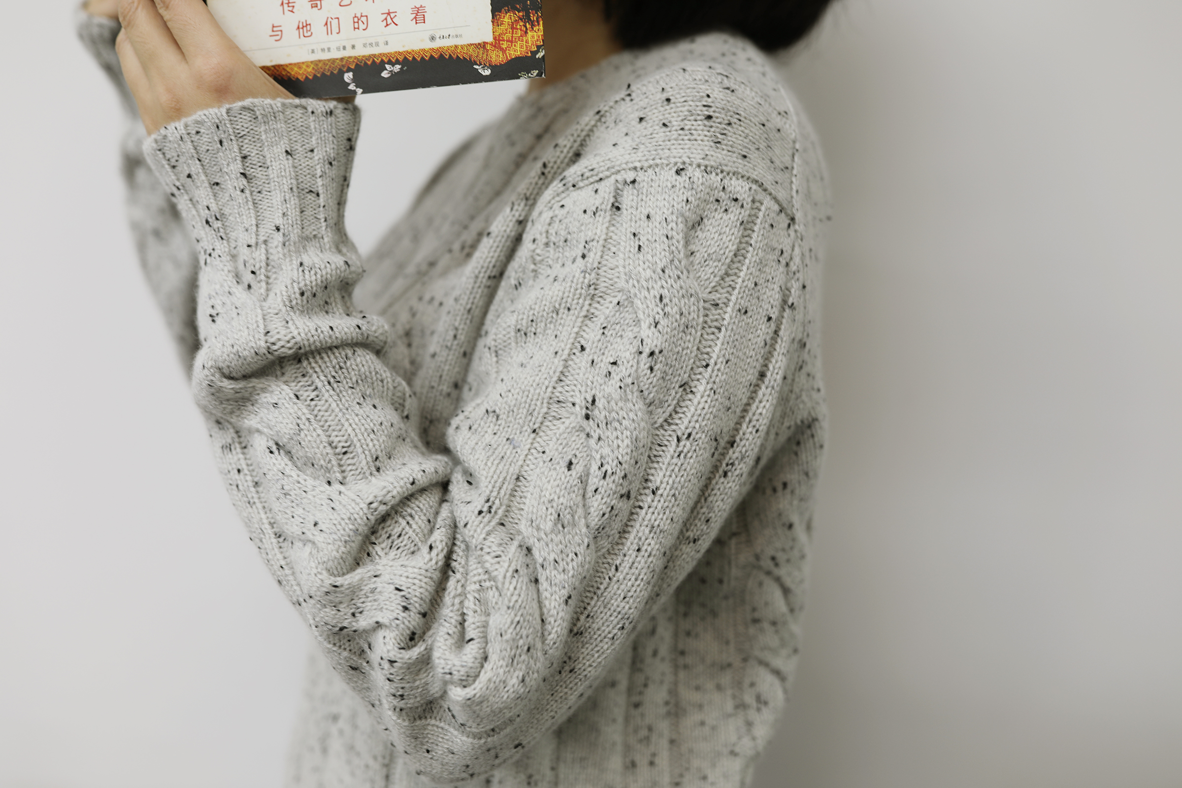 小金象-山羊绒100%-女5针4根纱点子纱宽麻花圆领宽松套头衫康赛妮