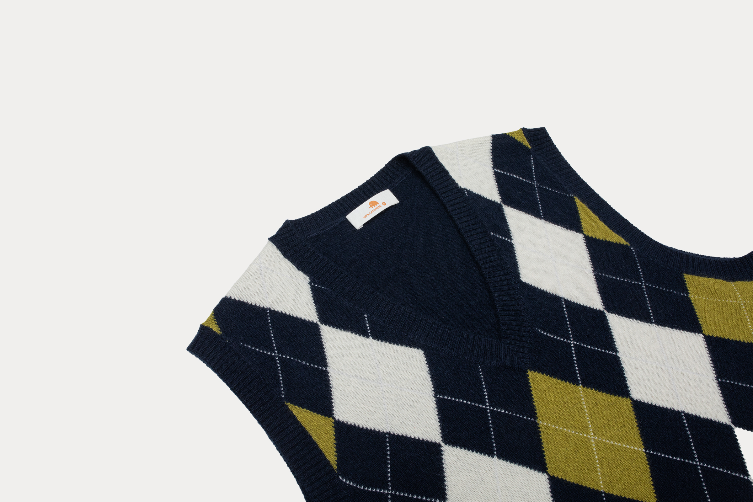 小金象 CASHMERE 100% 2024秋冬女12针薄款复古菱形格V领套头背心