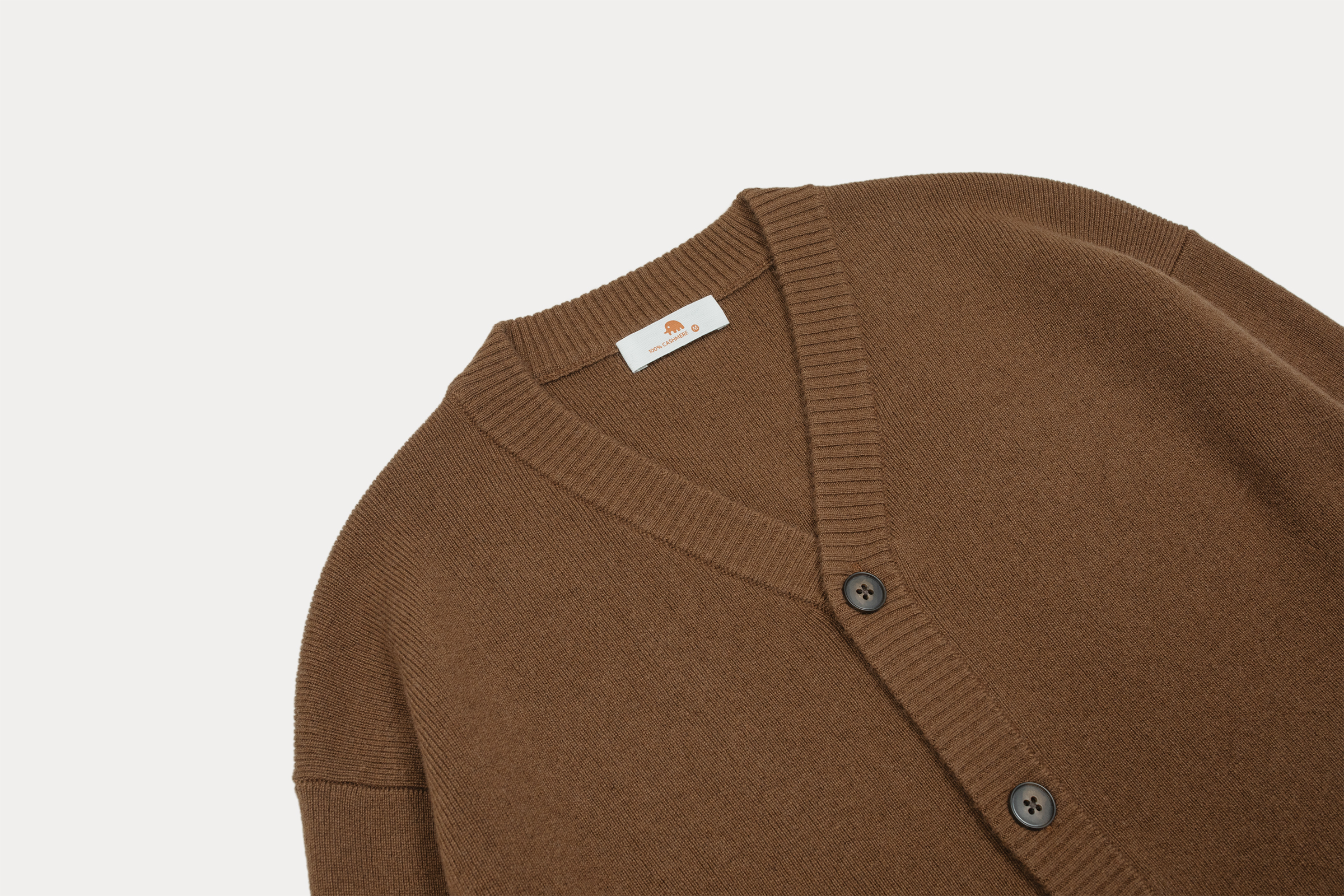 小金象 山羊绒100% 男中厚四平组织小V领微落肩宽松长袖纽扣开衫