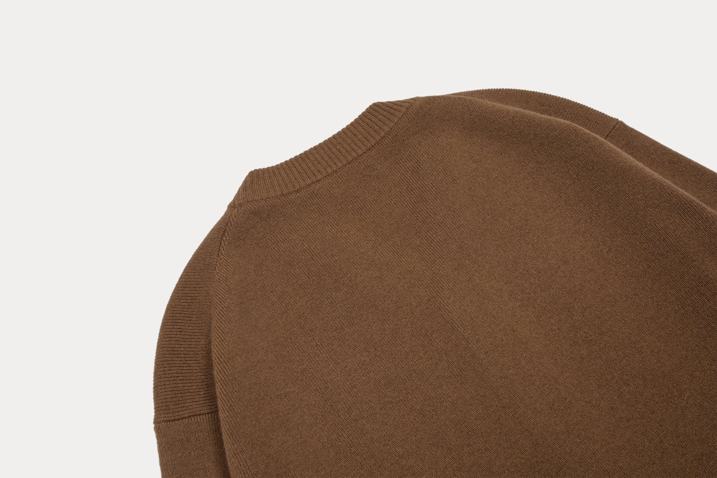 小金象 山羊绒100% 男中厚四平组织小V领微落肩宽松长袖纽扣开衫