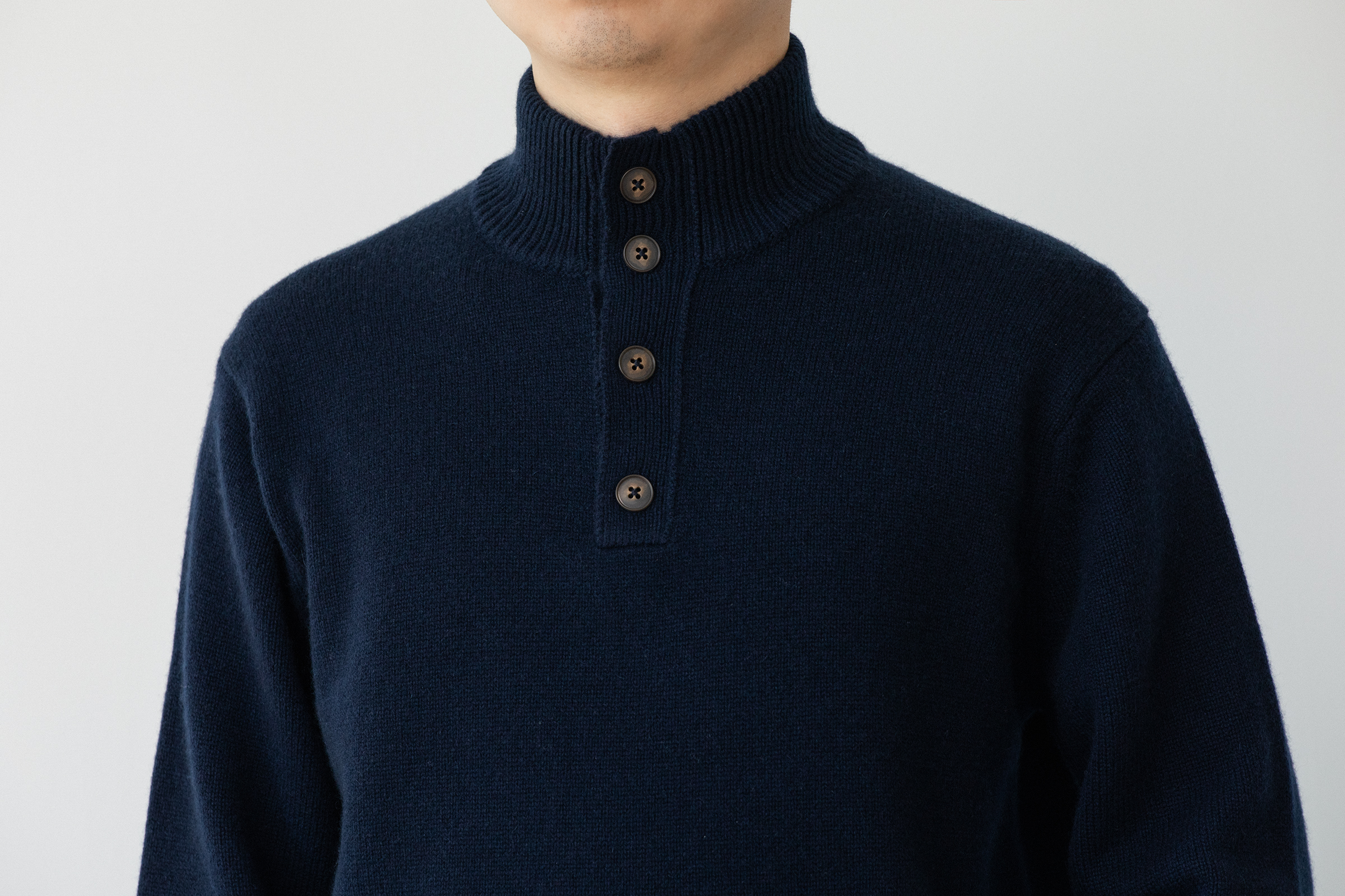 男7针3根半高领纽扣半开套头衫