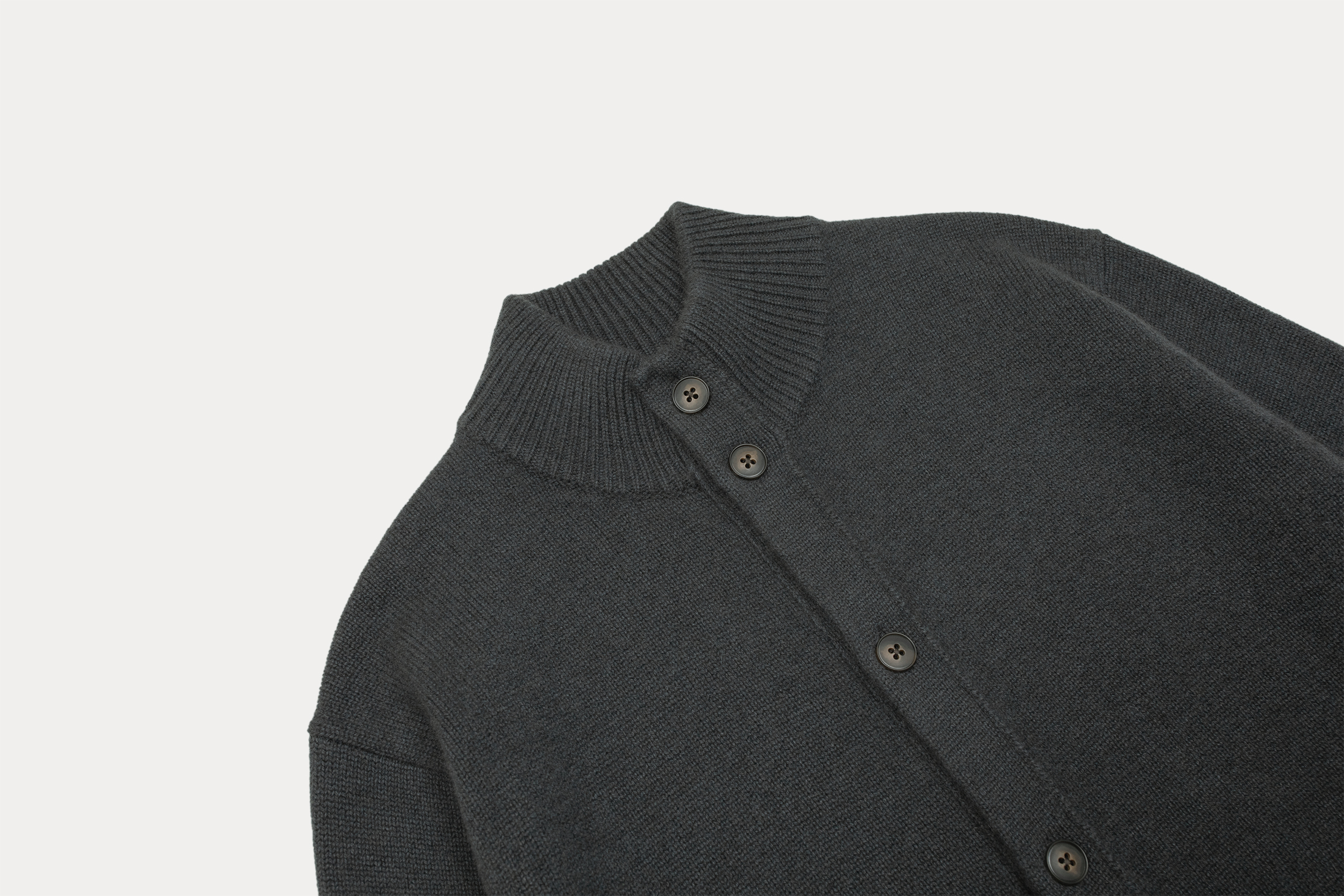 男7针2股26支3根半高领纽扣开衫